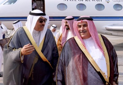 وزير الخارجية يستقبل مبعوث سمو أمير الكويت