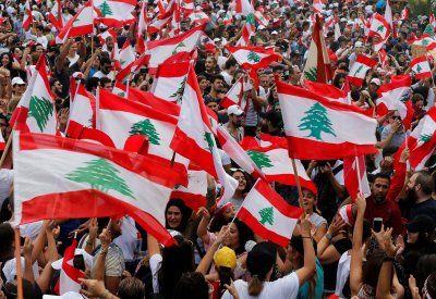 مسيرة حاشدة إلى وسط بيروت.. واشتباكات في الجنوب