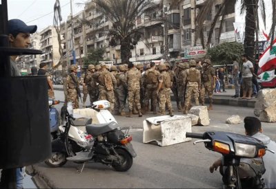 سقوط جرحى خلال فتح الجيش اللبناني طرقات يغلقها المحتجون