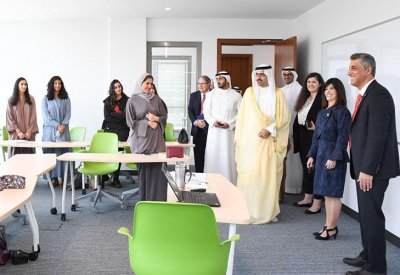 سمو محافظ الجنوبية يقوم بزيارة للجامعة الأمريكية بالبحرين