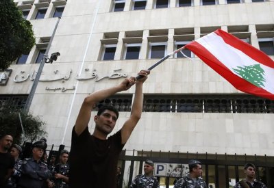 لليوم الـ13.. بنوك لبنان مقفلة والانهيار قاب قوسين