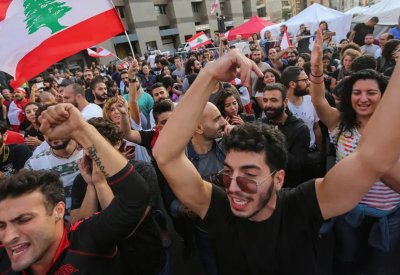 لبنان.. فتح طرقات والجيش يطلب التعبير بالساحات فقط