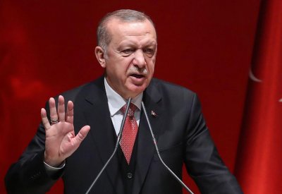 أردوغان يهدد بعملية عسكرية جديدة ضد الأكراد بشمال سوريا