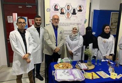 علوم جامعة البحرين تحتفل بالأسبوع العربي للكيمياء بتجارب علمية ترفيهية