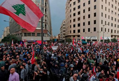 تظاهرات بشمال بيروت.. وحرائق في البقاع