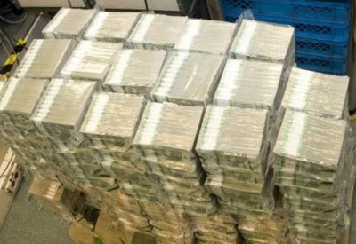 مؤامرة.. تهريب "دولارات لبنان" لدول محور إيران