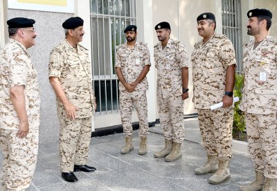 القائد العام يتفقد إحدى وحدات قوة الدفاع