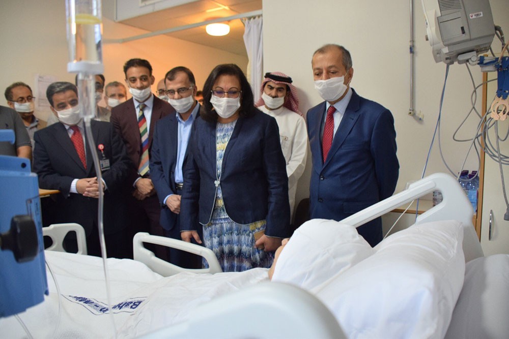 بعد تكلل العمليات بنجاح تام.. وزيرة الصحة تزور مرضى زراعات الكلى بالسلمانية