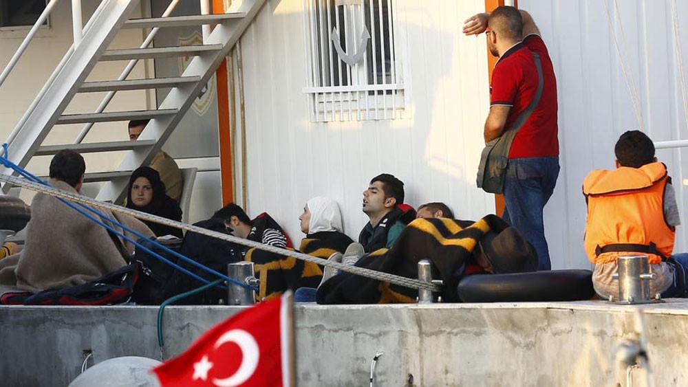 تركيا تلوح مجدداً بورقة اللاجئين.. على أوروبا مساعدتنا