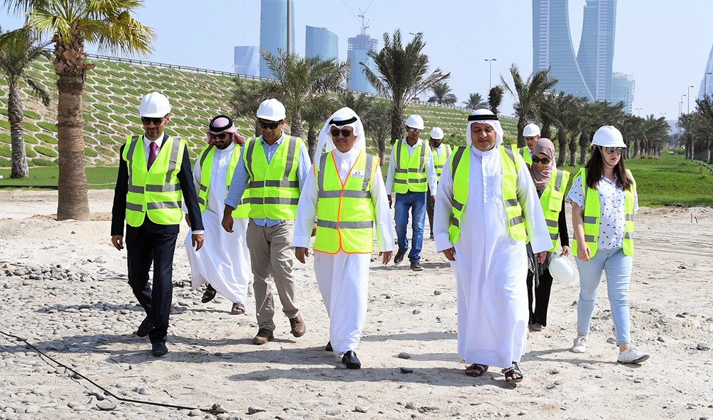 وكيل (البلديات) يطلع على سير أعمال المرحلة الثانية من مشروع تجميل تقاطع الفاروق