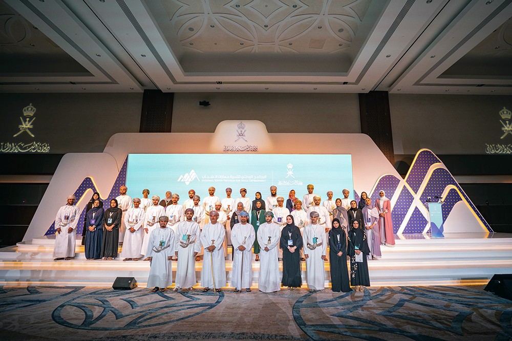 سلطنة عمان تؤهل ١٠٠٠ شاب بمهارات وقيم الثورة الصناعية الرابعة من خلال "البرنامج الوطني لتنمية مهارات الشباب"