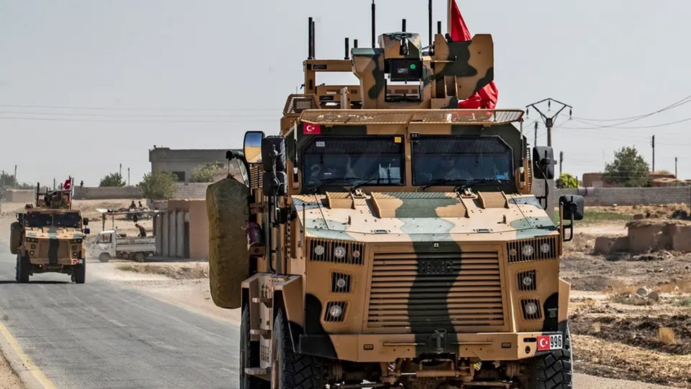 تركيا تواصل الحشد.. وموجة نزوح من شمال شرق سوريا