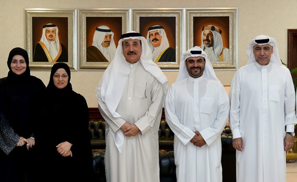 وزير العمل يلتقي نائب رئيس المنظمة العربية لمترجمي لغة الاشارة