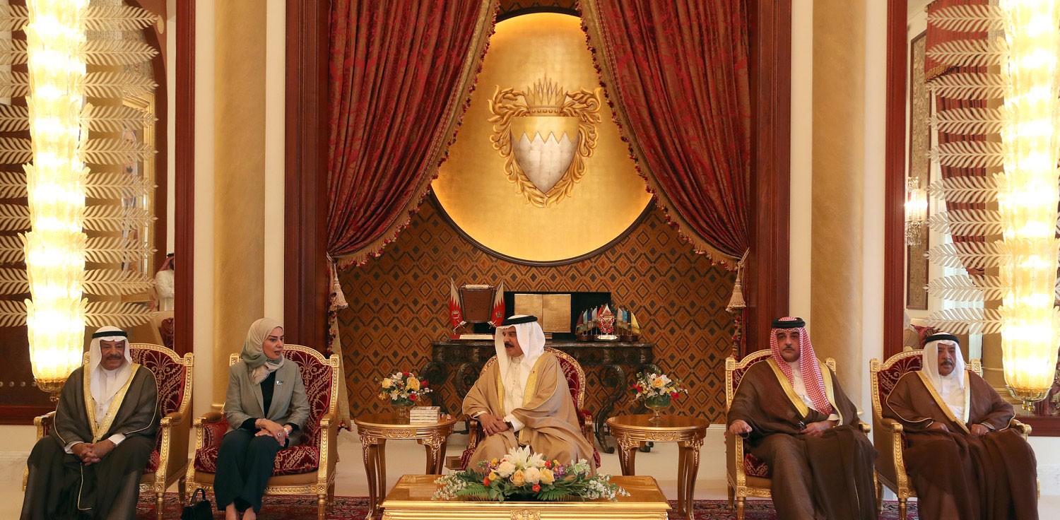 جلالة الملك يتسلم التقرير السنوي لأعمال مجلسي الشورى والنواب