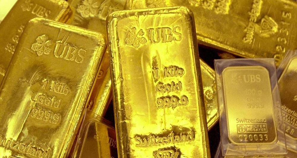 الذهب ينخفض والبلاديوم يسجل مستوى قياسيا مرتفعا