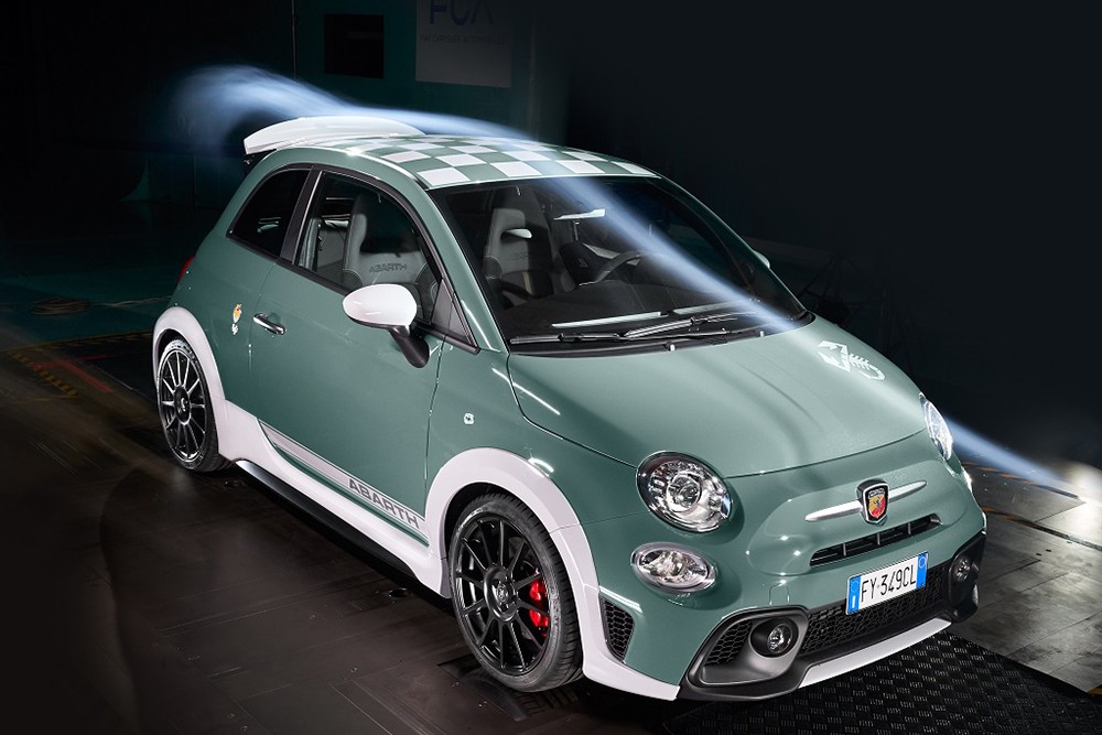 Abarth 695 70° Anniversario  الجديدة