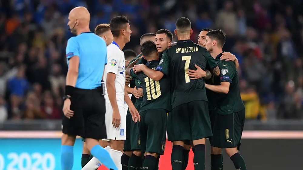 إيطاليا تعبر اليونان وتحجز مقعدها في "يورو 2020"
