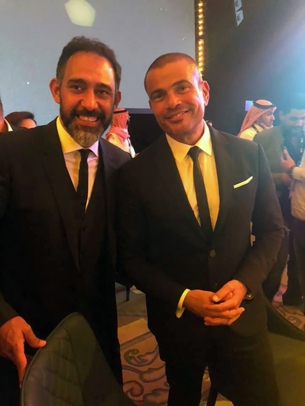 عمرو مصطفى يتلقى تهنئة من عمرو دياب