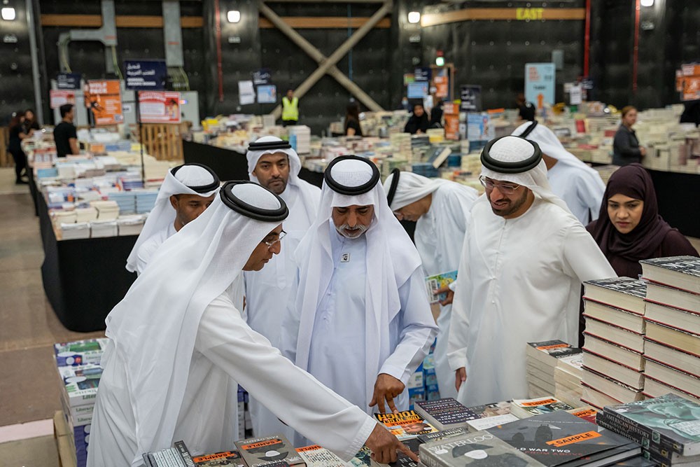 نهيان بن مبارك يجول في معرض بيج باد وولف 2019