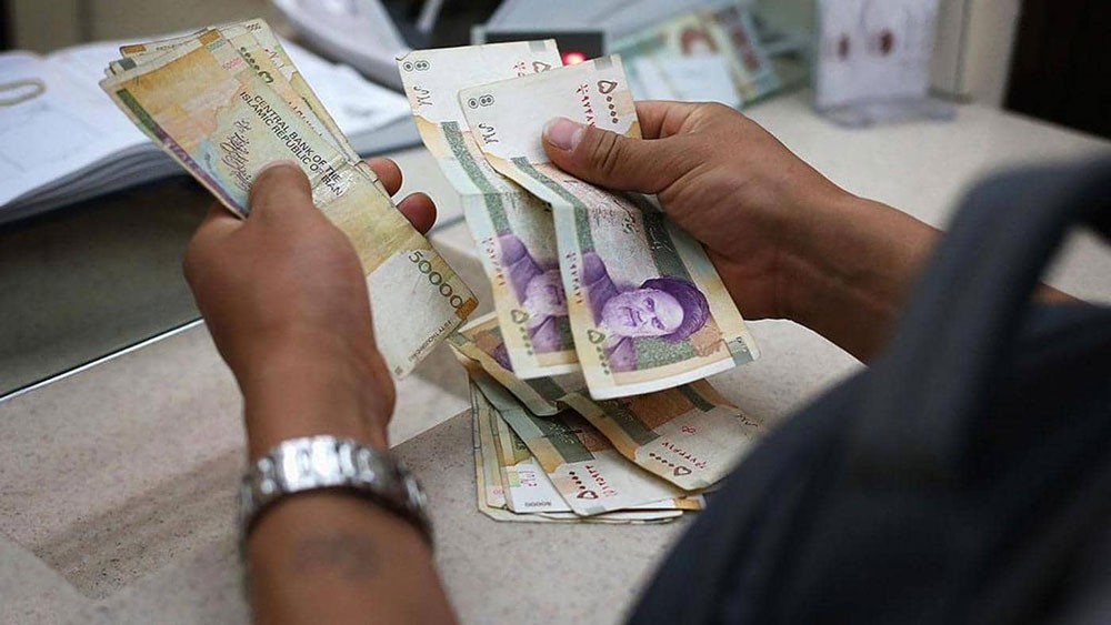 أسوأ من التوقعات.. الانكماش يبتلع الاقتصاد الإيراني