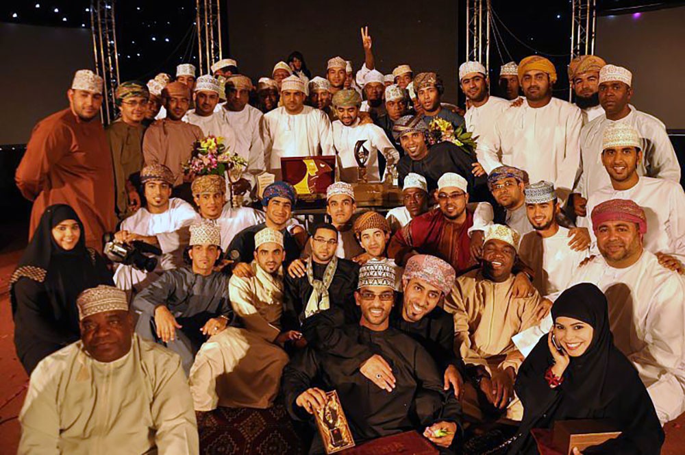 فرقة الدن العمانية بمهرجان أوال المسرحي الـ 13