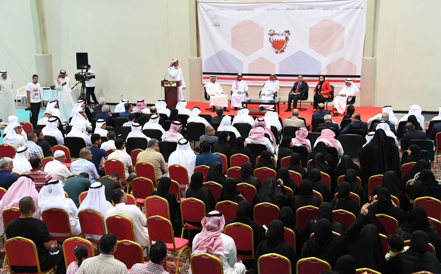 "التربية والأشغال والشباب والإسكان" يلتقون أهالي الدائرة الأولى بالمحافظة الشمالية