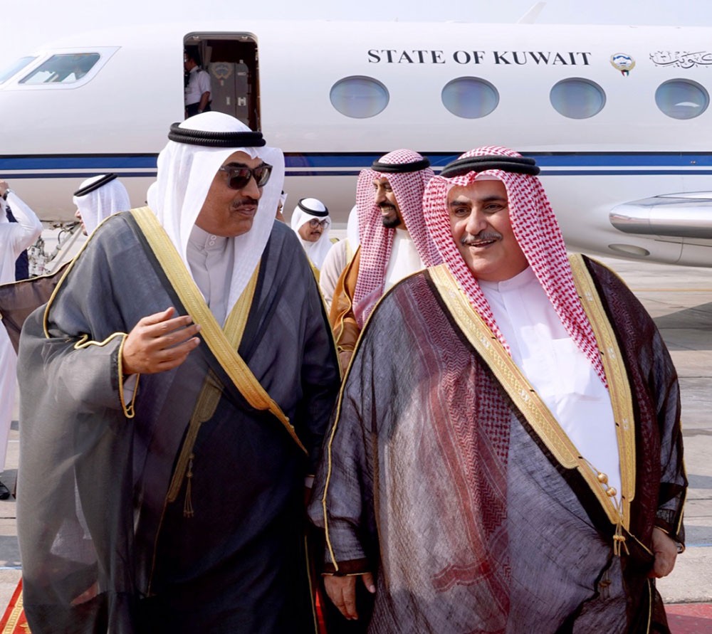 وزير الخارجية يستقبل مبعوث سمو أمير الكويت