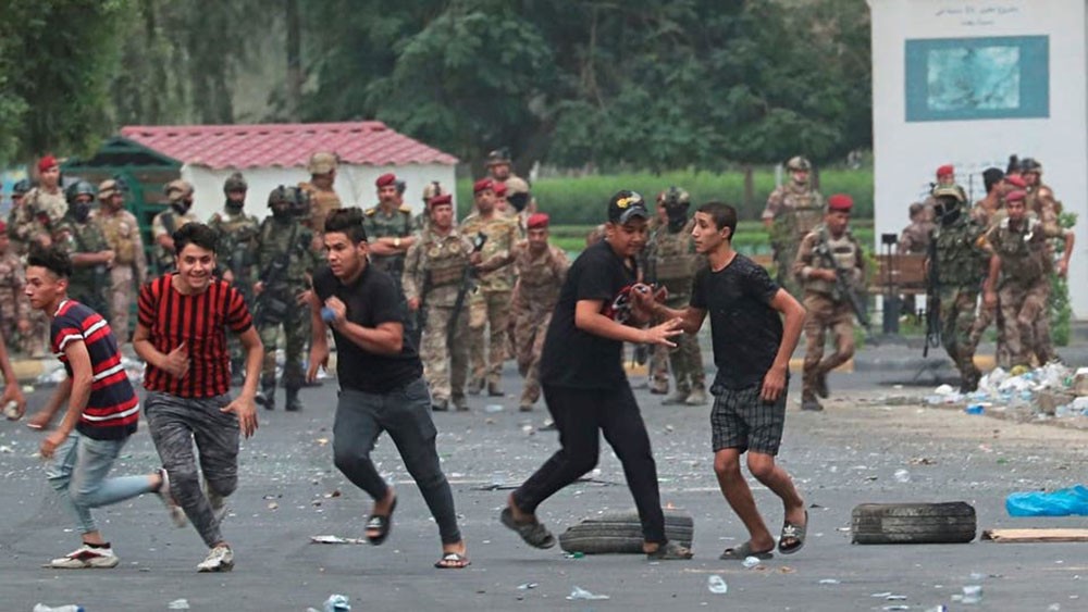 بغداد.. عشرات المتظاهرين يتوافدون إلى ساحة التحرير
