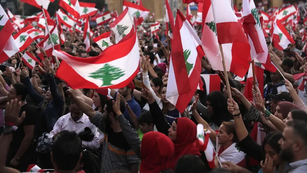 قطع طرقات في لبنان.. وتوتر جنوباً