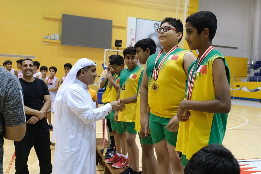 عمر بن عبدالعزيز تُحقق لقب السلة للابتدائي واليوم نهائي اليد للإعدادي