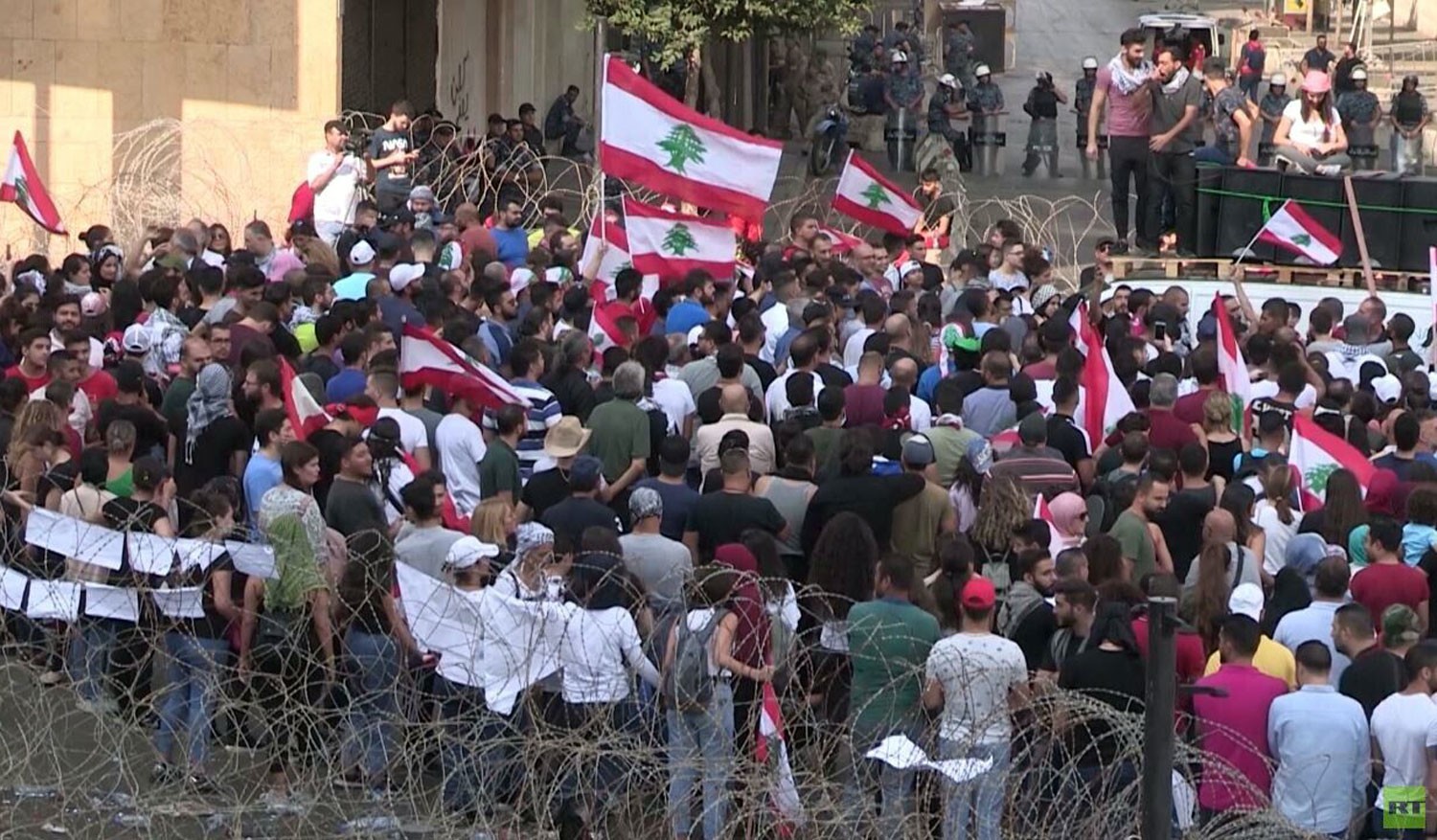 لبنان.. محتجون يحاولون الوصول لمقر الحكومة والأمن يتصدى