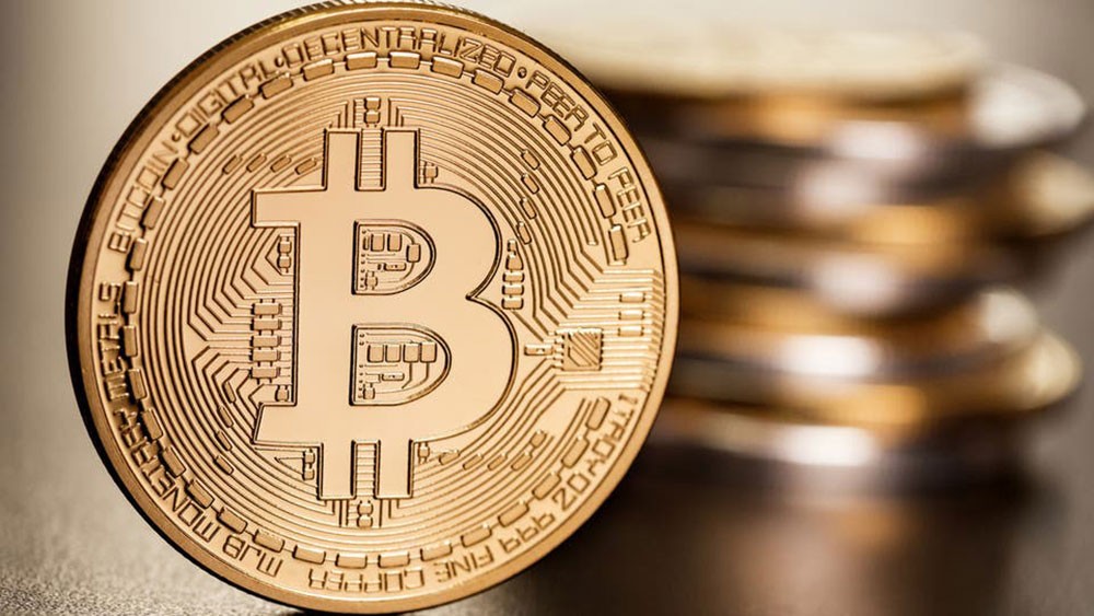 بيتكوين تستعيد "مجدها" وتحقق مكاسب صاروخية لهذا السبب