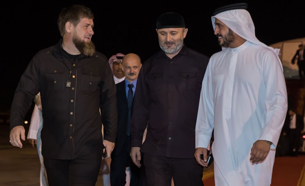 خالد بن حمد في مقدمة مستقبلي رئيس جمهورية الشيشان