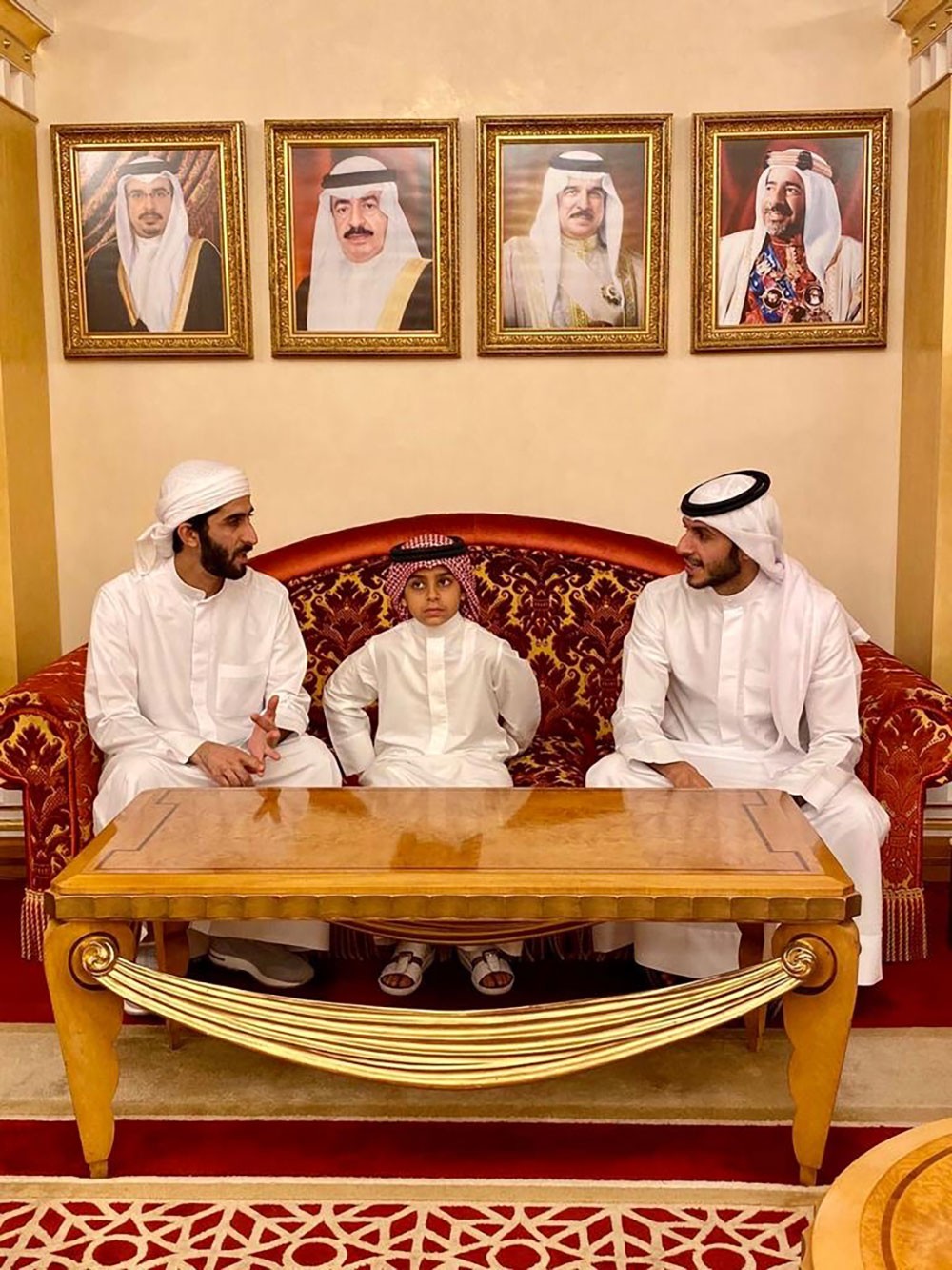 محمد بن راشد يودع الشيخ ماجد المعلا