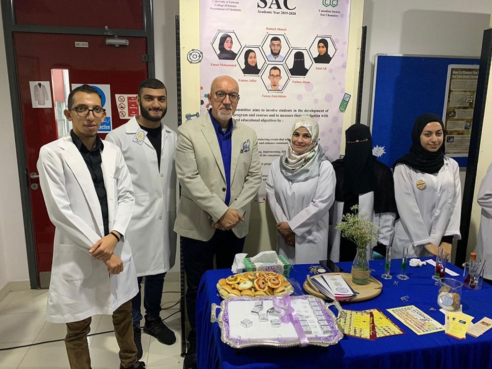علوم جامعة البحرين تحتفل بالأسبوع العربي للكيمياء بتجارب علمية ترفيهية