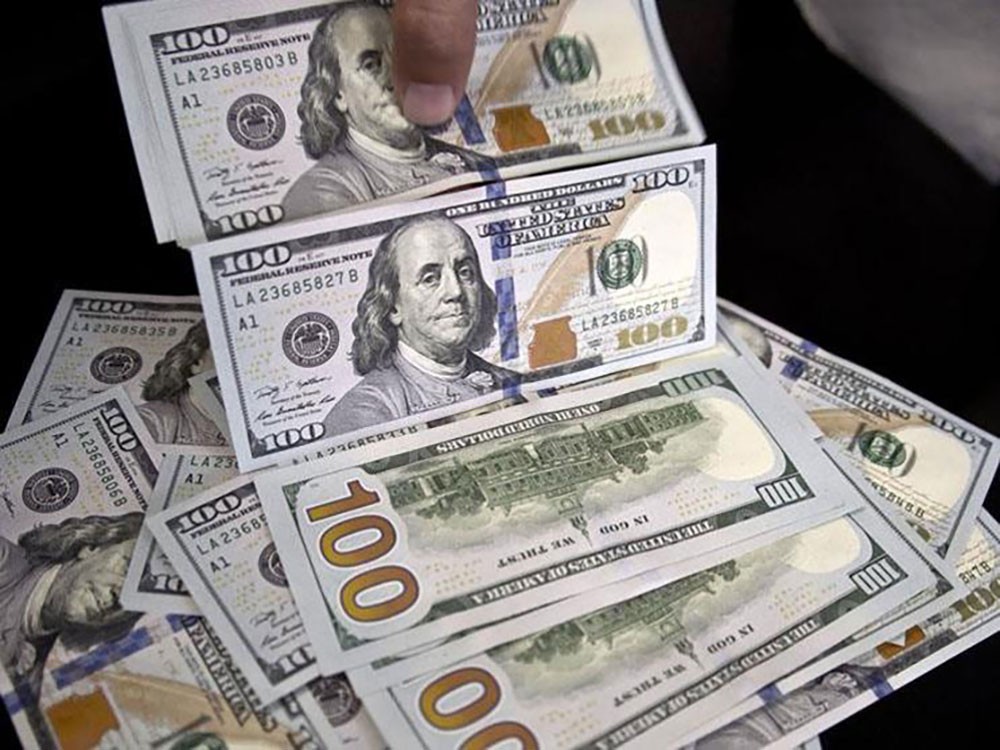 الدولار يهبط بعد تحرك الفدرالي الأميركي وتراجع تشيلي عن استضافة قمة "أبك"