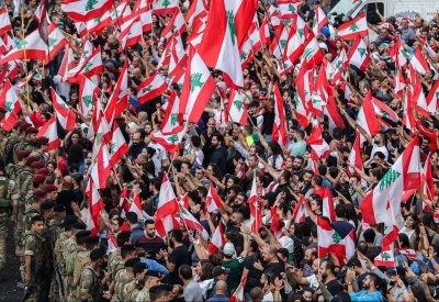 حراك لبنان يتجدد.. دعوات لاستشارات نيابية فورية