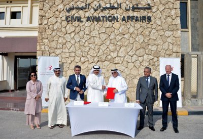 وزير المواصلات والاتصالات يوقع اتفاقية أعمال ترميم مباني شؤون الطيران المدني مع شركة "حفيرة للمقاولات"