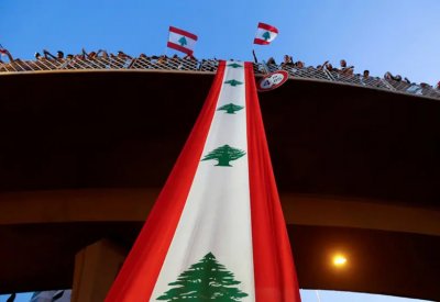 لبنان.. المحتجون يهددون بقطع الطرق وعون "يطمئن"
