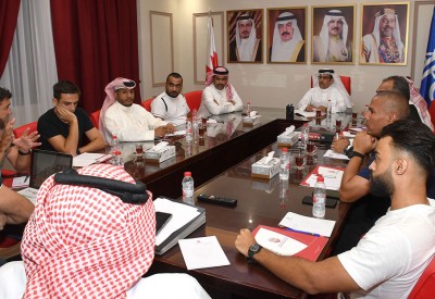 البوعينين يجتمع مع الجهازين الفني والإداري للمنتخب الوطني الأول