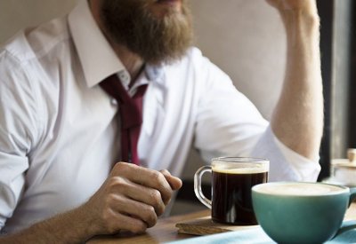 لماذا تنمو اللحية عند الرجال دون النساء؟