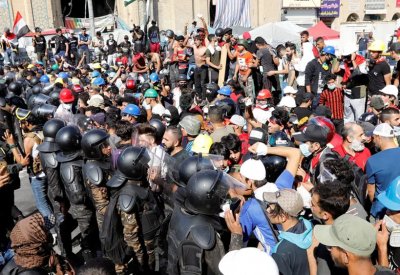 محتجون يغلقون مصفاة نفط الناصرية.. ويمنعون نقل الوقود