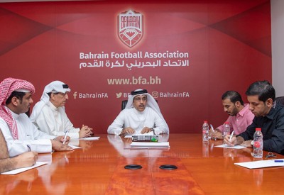البوعينين والصالحي يجتمعان مع الوفد لمواجهتي هونغ كونغ والعراق