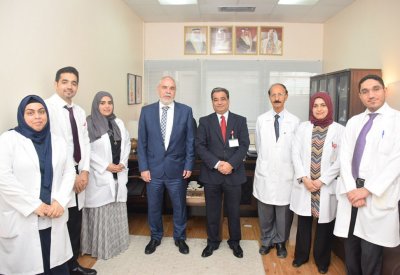 الصحة تستضيف بروفيسور بريطاني متخصص في أمراض الروماتيزم ومرض الذئبة الحمراء