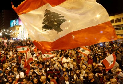 محتجو لبنان يحذرون السلطة من المماطلة والمراوغة