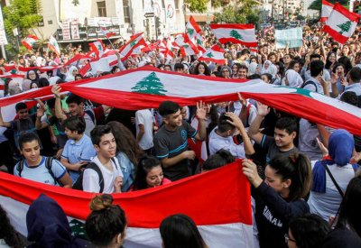 صرخات الطلبة تخنق حكومة لبنان.. وأنباء عن ساعات حاسمة