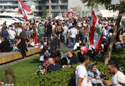 كورنيش بيروت البحري ضمن "بنك أهداف" المحتجين.. لماذا؟