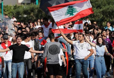 تحت ضغط الشارع.. برلمان لبنان يرجئ جلسته