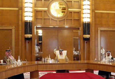 جلالة الملك يلتقي وزير النفط والمسؤولين في شركة تطوير للبترول