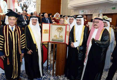 سمو رئيس الوزراء ينيب خليفة بن علي لحضور حفل تخريج طلبة الجامعة الأهلية